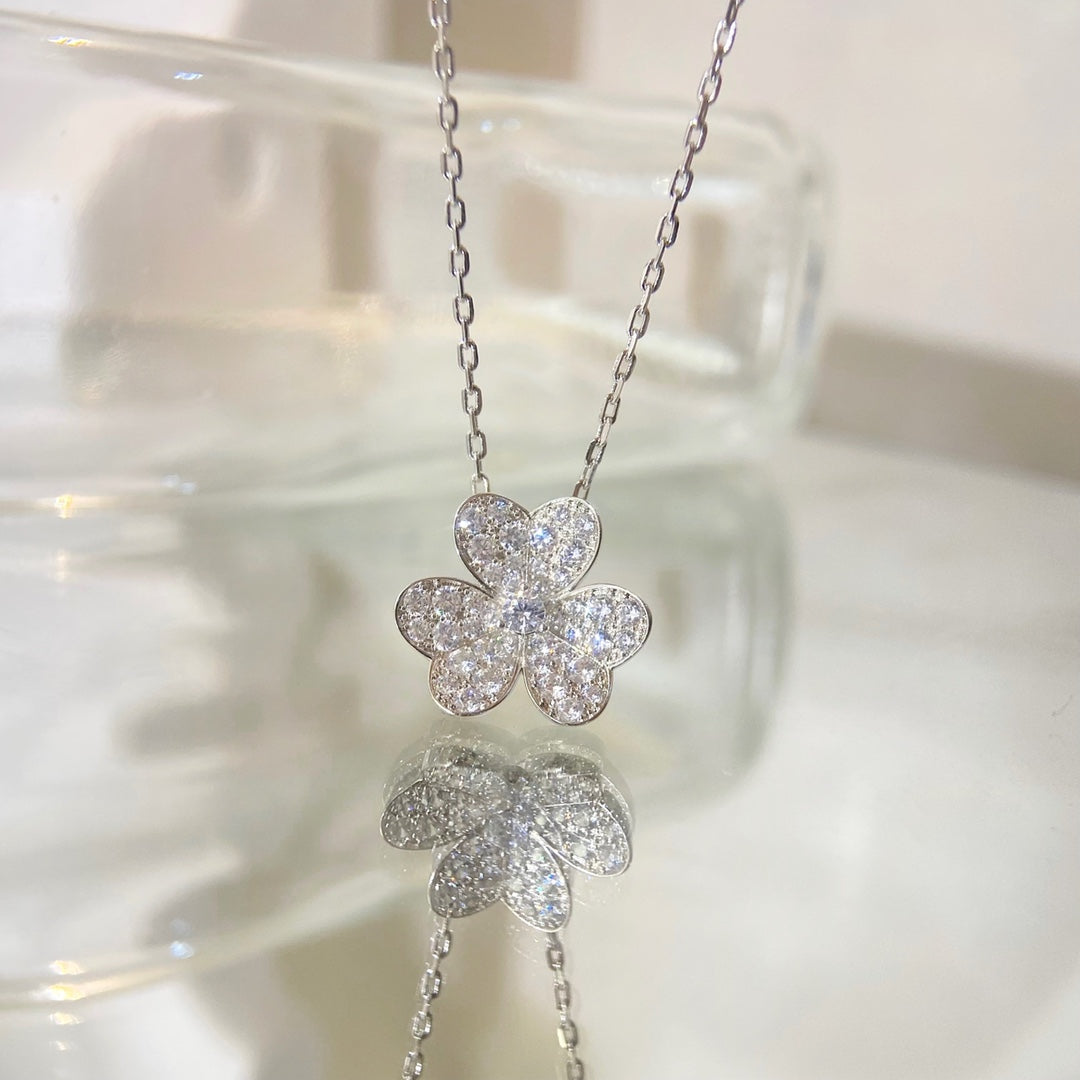 [Peak]PAVÉ DIAMOND FLOWER CHARM NECKLACE