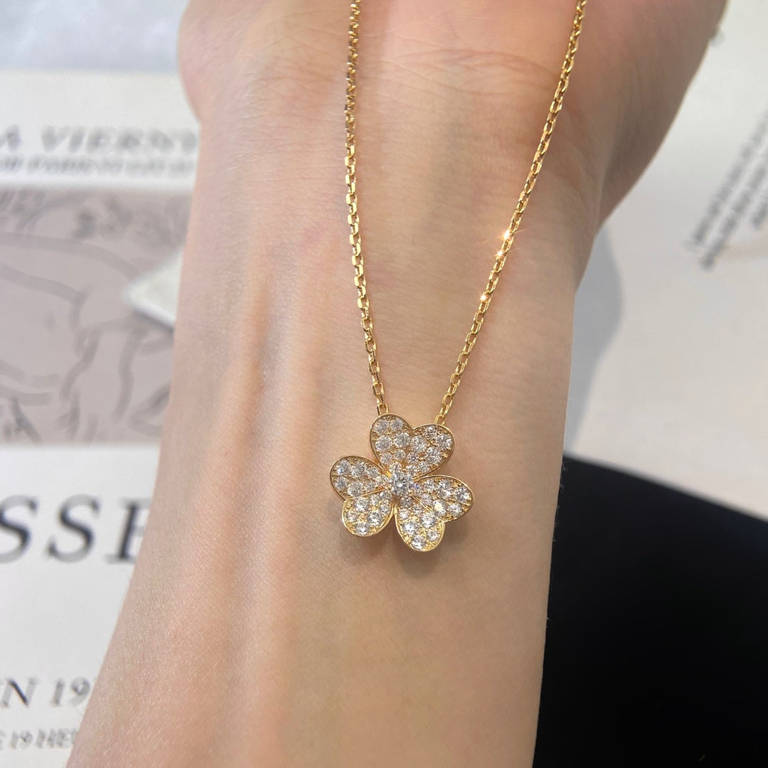 [Peak]PAVÉ DIAMOND FLOWER CHARM NECKLACE