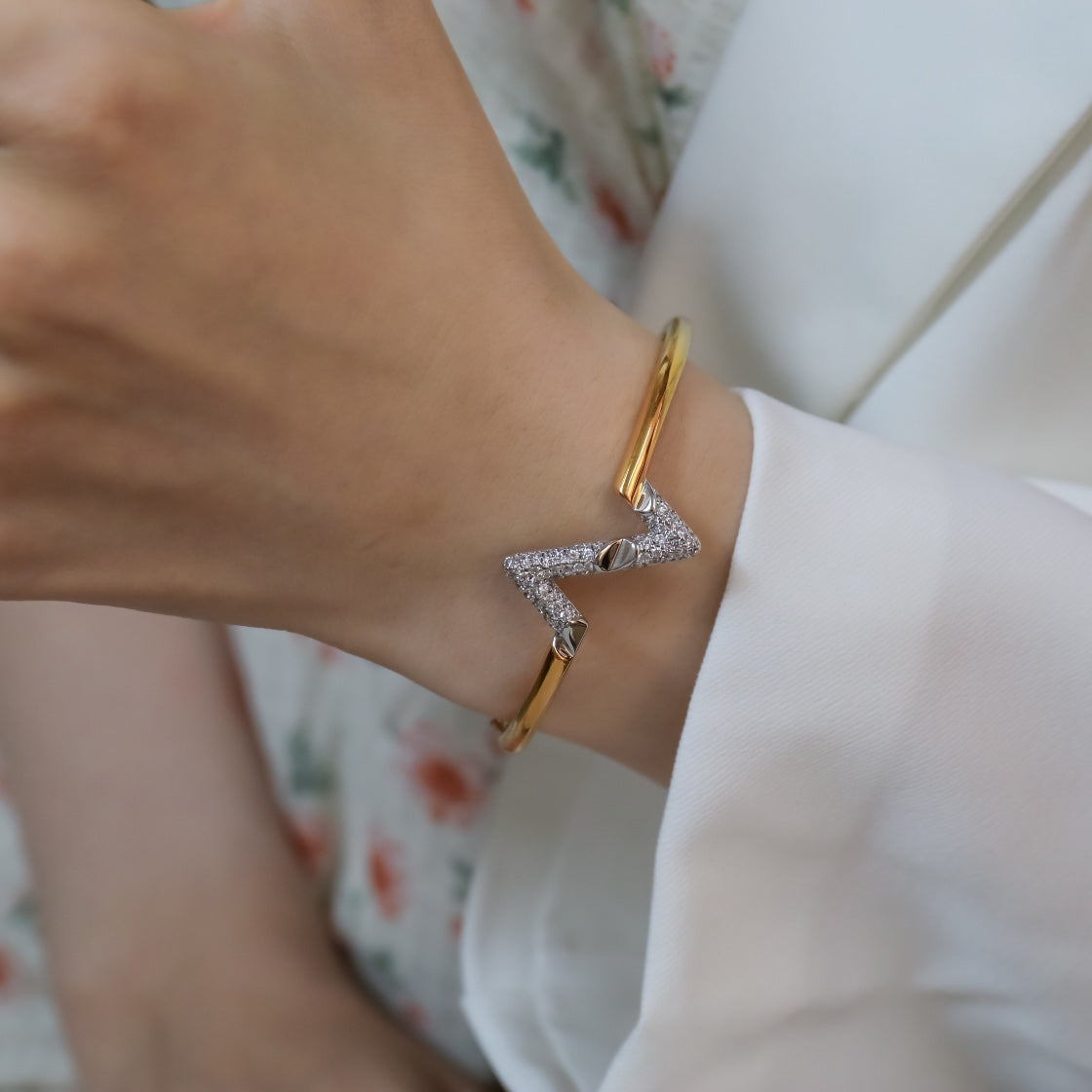 [Peak]VOLTE UPSITE DOWN GOLD DIAMOND BRACELET