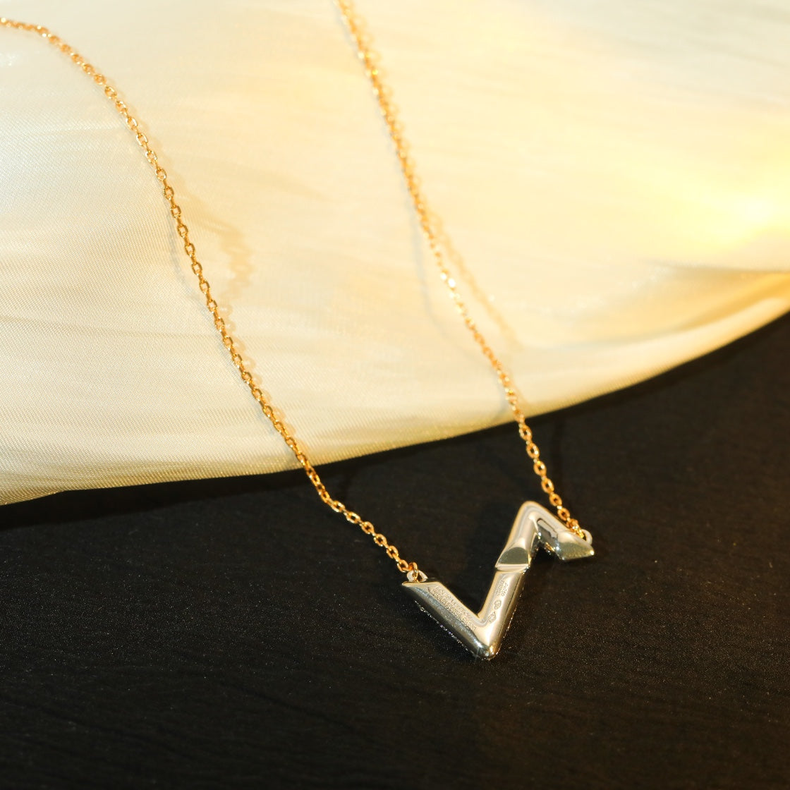 [Peak]VOLT SILVER DIAMOND PEDANT NECKLACE
