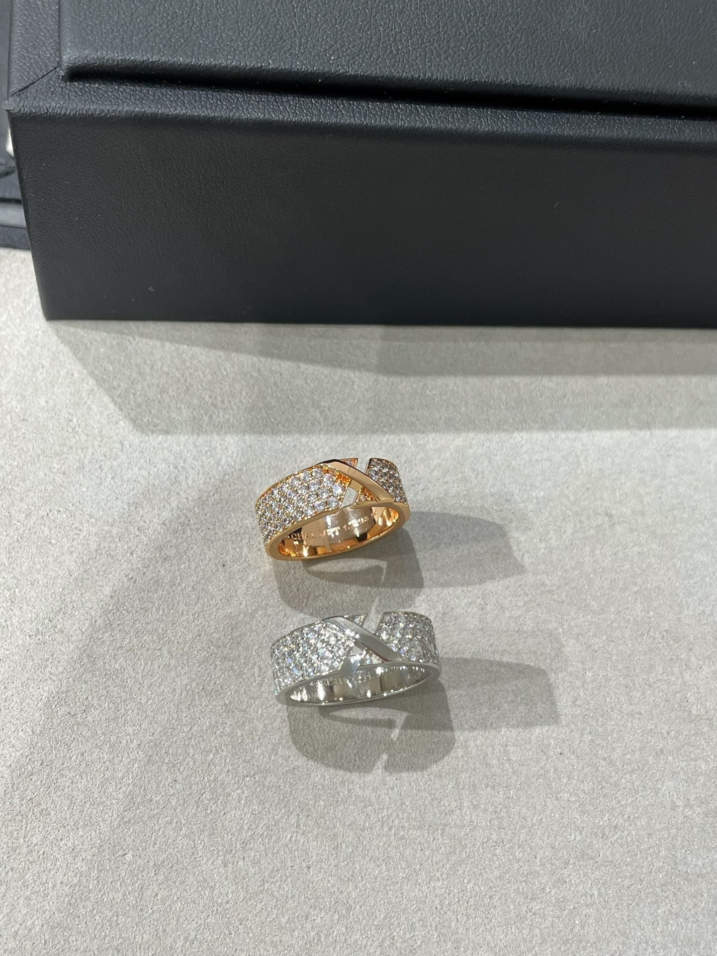 [Peak]LIENS EVIDENCE  DIAMOND PAVED RING