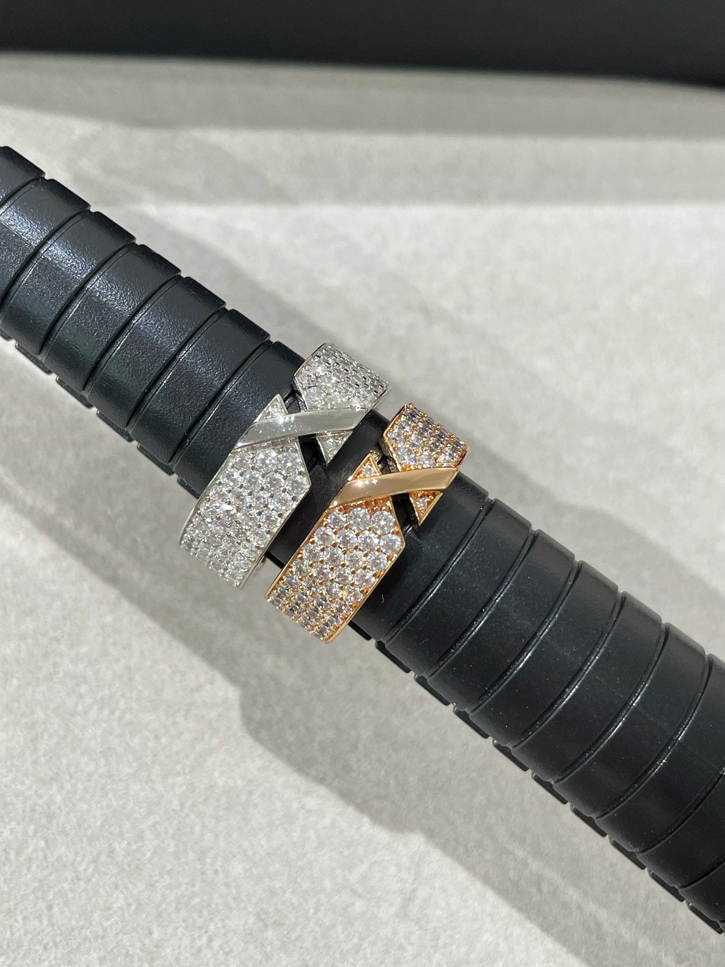 [Peak]LIENS EVIDENCE  DIAMOND PAVED RING
