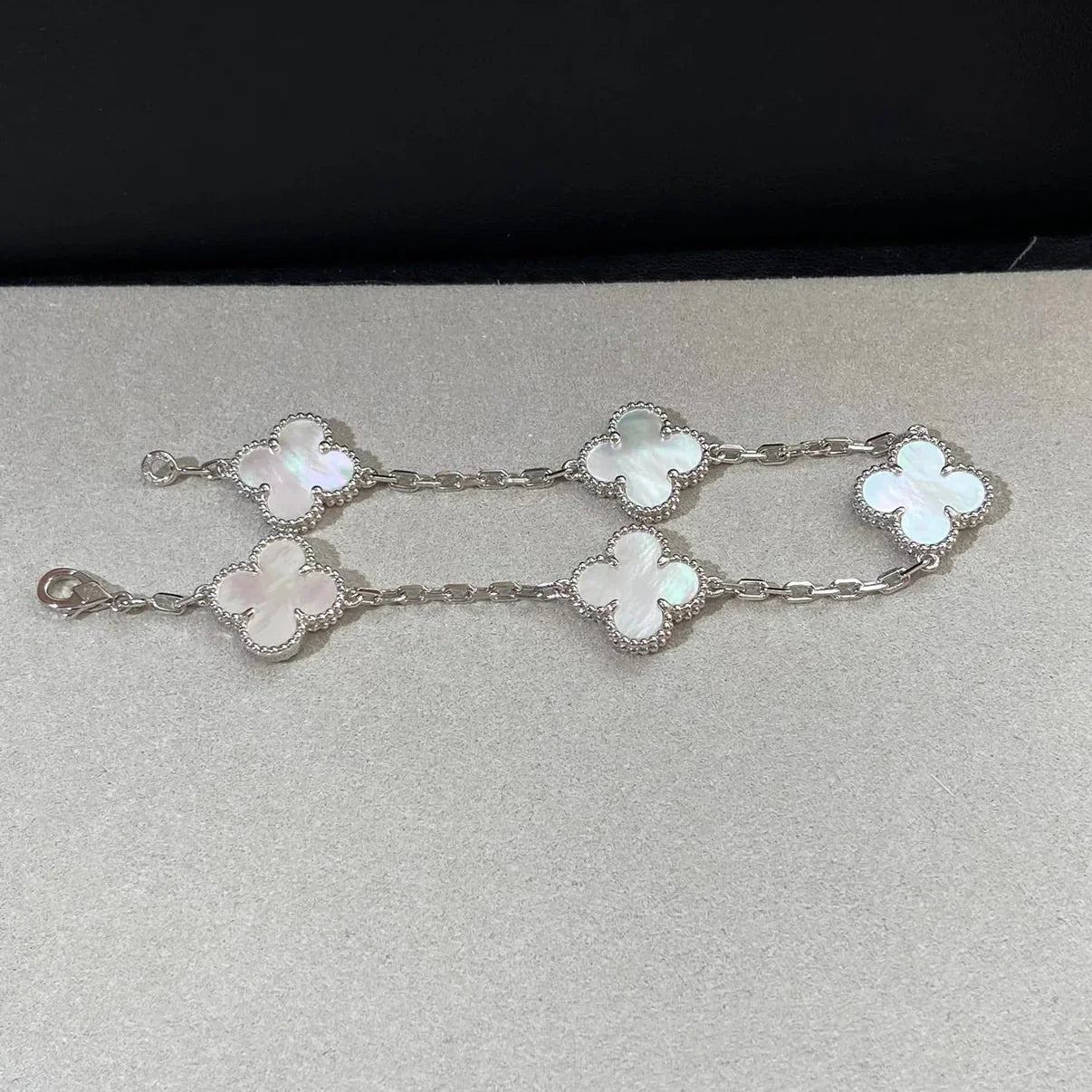 [Peak]LUCKY CLOVER 5-MOTIF BRACELET - WHITE MOTHER-OF-PEARL COLLECTION