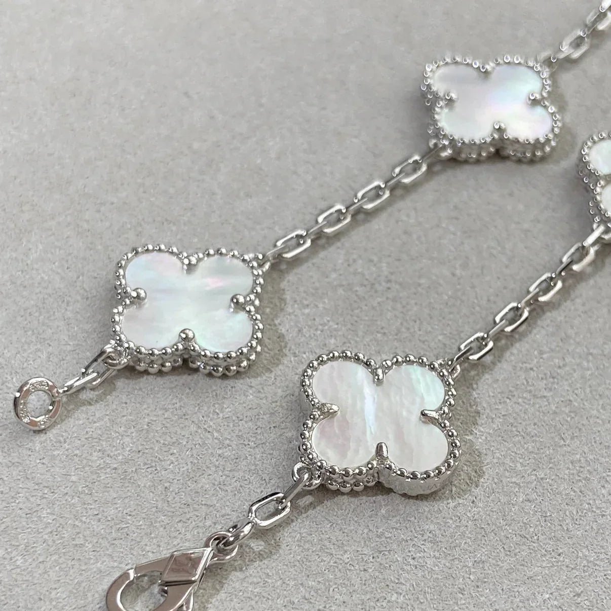 [Peak]LUCKY CLOVER 5-MOTIF BRACELET - WHITE MOTHER-OF-PEARL COLLECTION
