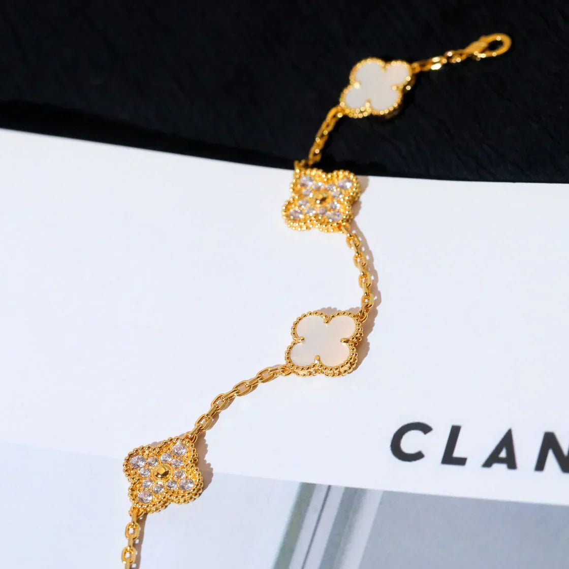 [Peak]LUCKY CLOVER 5-MOTIF BRACELET - WHITE MOTHER-OF-PEARL COLLECTION