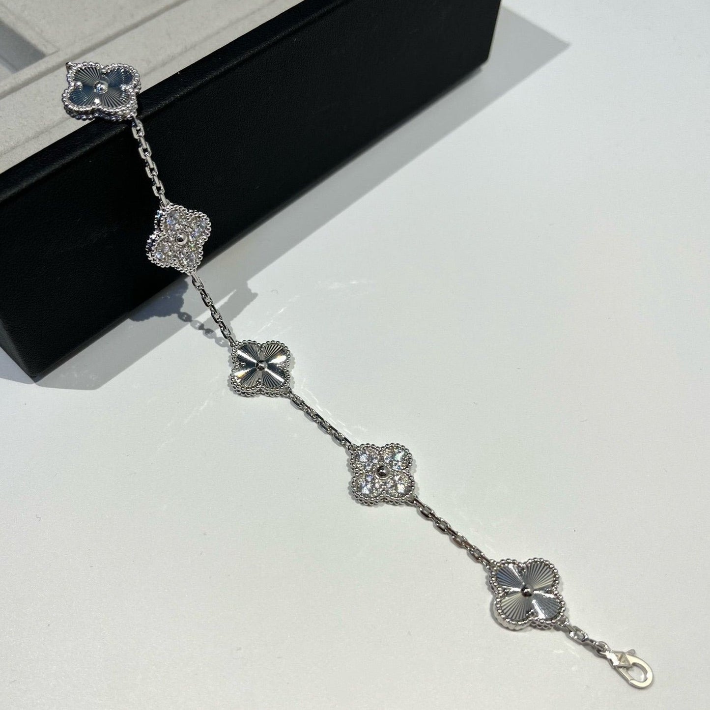 [Peak]LUCKY CLOVER 5-MOTIF BRACELET - LASER COLLECTION