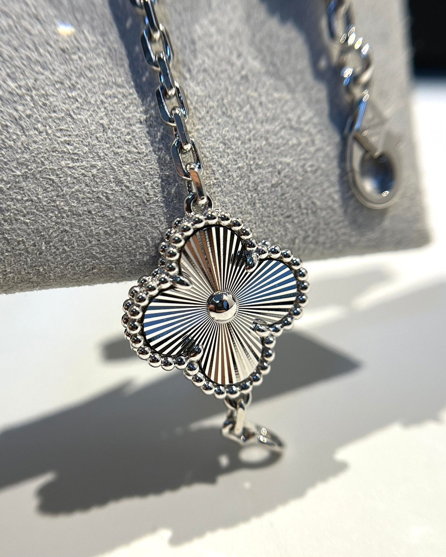 [Peak]LUCKY CLOVER 5-MOTIF BRACELET - LASER COLLECTION