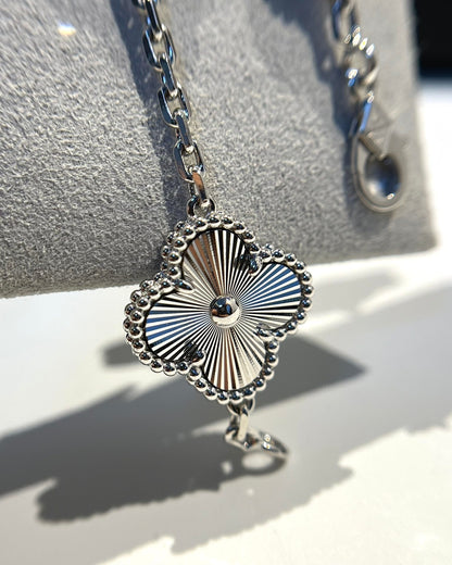 [Peak]LUCKY CLOVER 5-MOTIF BRACELET - LASER COLLECTION