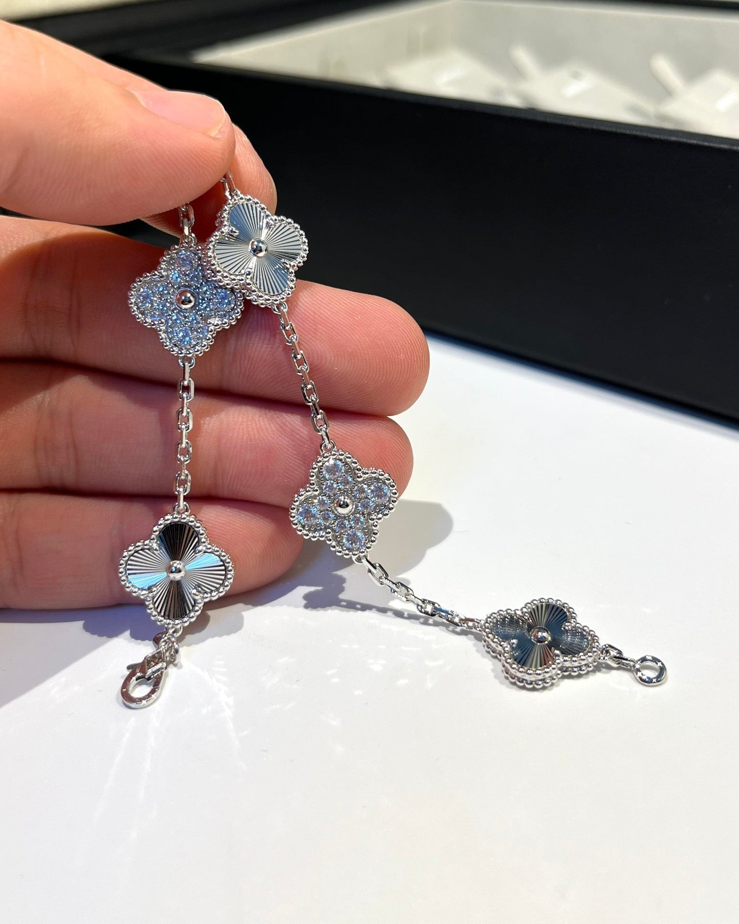 [Peak]LUCKY CLOVER 5-MOTIF BRACELET - LASER COLLECTION