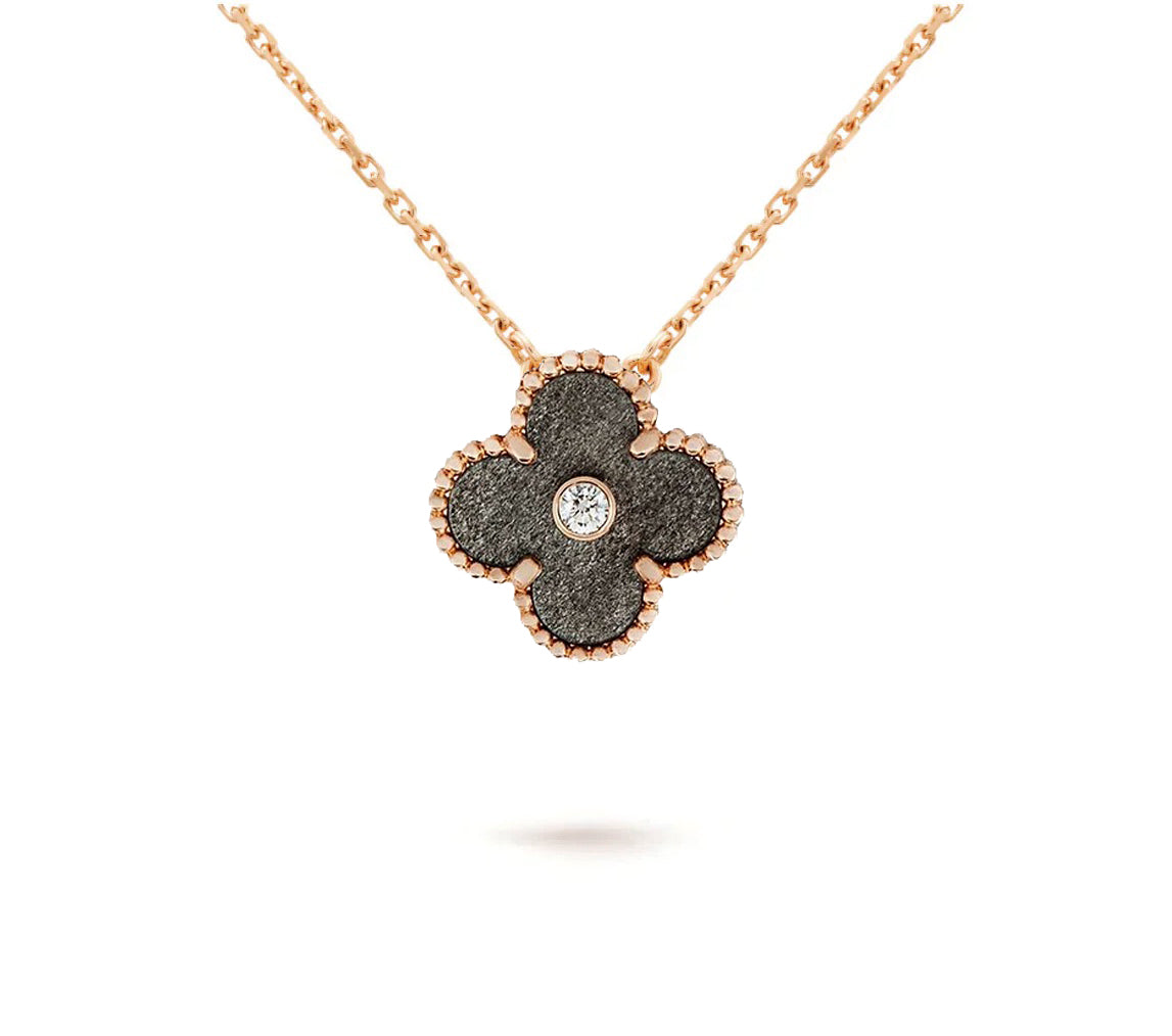 [Peak]LIMITED EDITION CHRISTMAS CLOVER FLOWER NECKLACE - 15MM ANNUAL COLLECTIBLE PENDANT