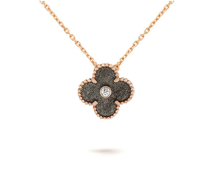 [Peak]LIMITED EDITION CHRISTMAS CLOVER FLOWER NECKLACE - 15MM ANNUAL COLLECTIBLE PENDANT