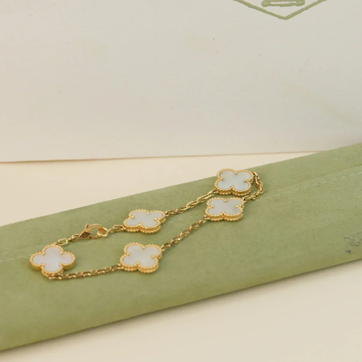 [Peak]LUCKY CLOVER 5-MOTIF BRACELET - WHITE MOTHER-OF-PEARL COLLECTION