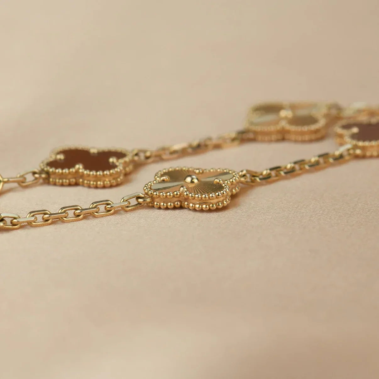 [Peak]LUCKY CLOVER 5-MOTIF BRACELET - RED CARNELIAN COLLECTION
