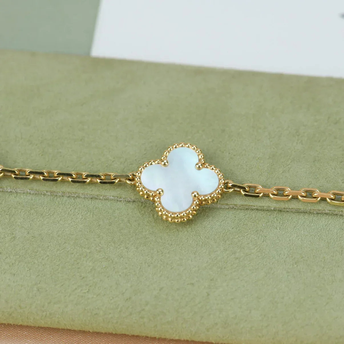 [Peak]LUCKY CLOVER 5-MOTIF BRACELET - WHITE MOTHER-OF-PEARL COLLECTION