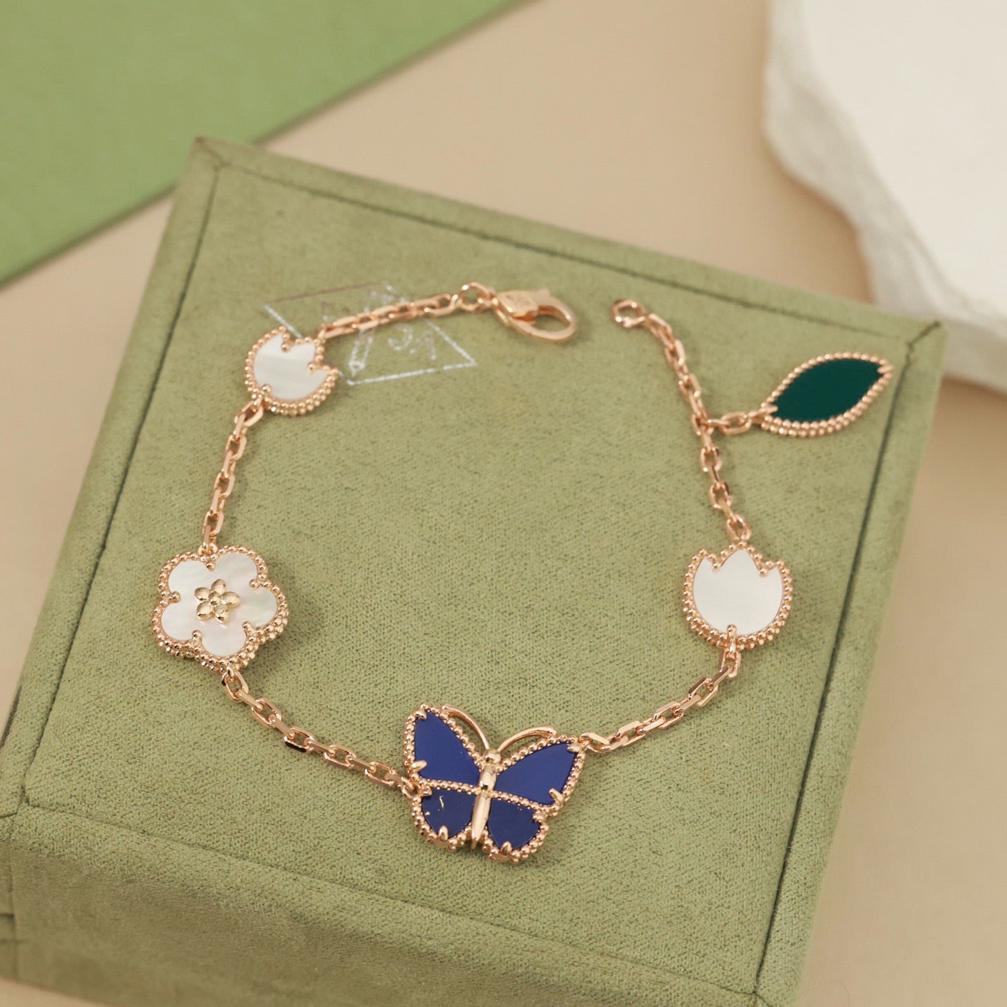 [Peak]SPRING ENCHANTMENT BUTTERFLY & FLORAL CHARM BRACELET