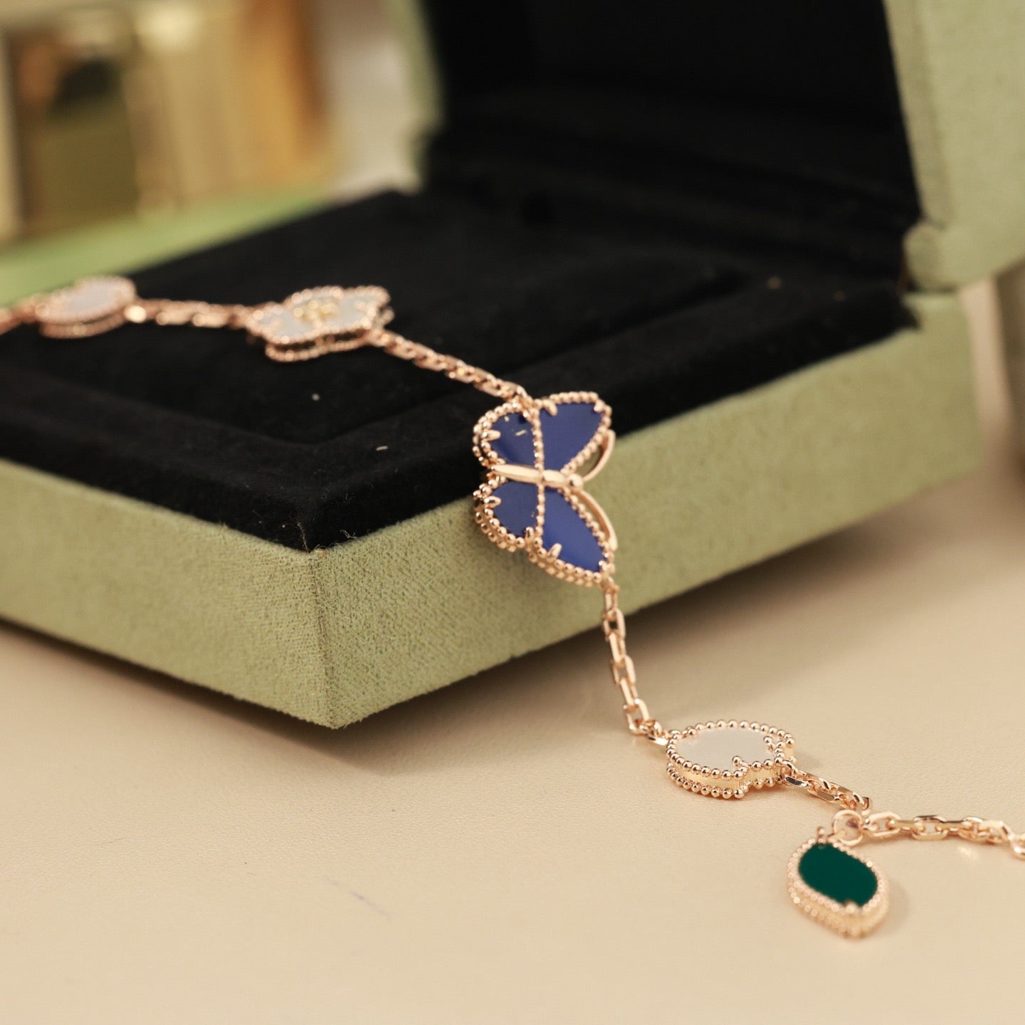[Peak]SPRING ENCHANTMENT BUTTERFLY & FLORAL CHARM BRACELET