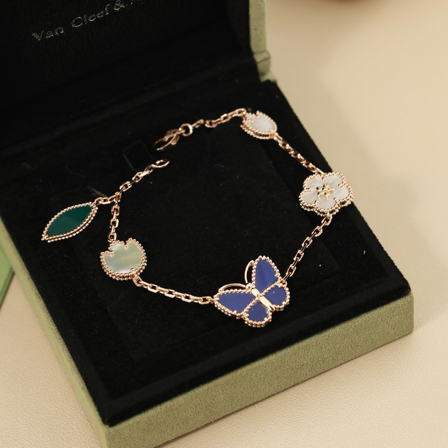[Peak]SPRING ENCHANTMENT BUTTERFLY & FLORAL CHARM BRACELET