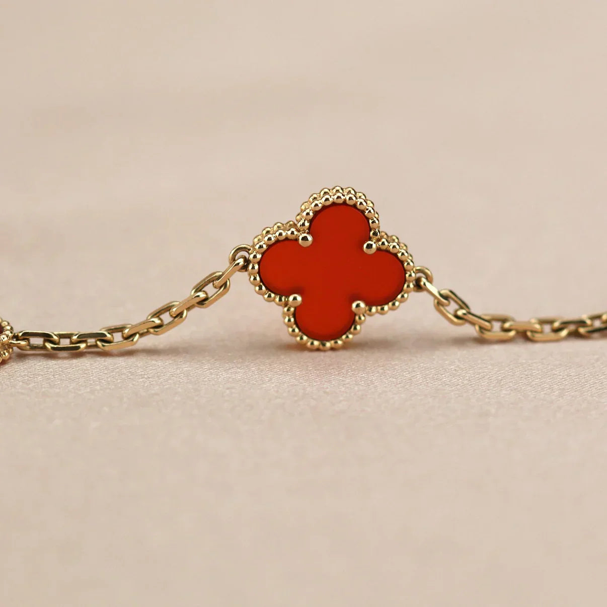 [Peak]LUCKY CLOVER 5-MOTIF BRACELET - RED CARNELIAN COLLECTION