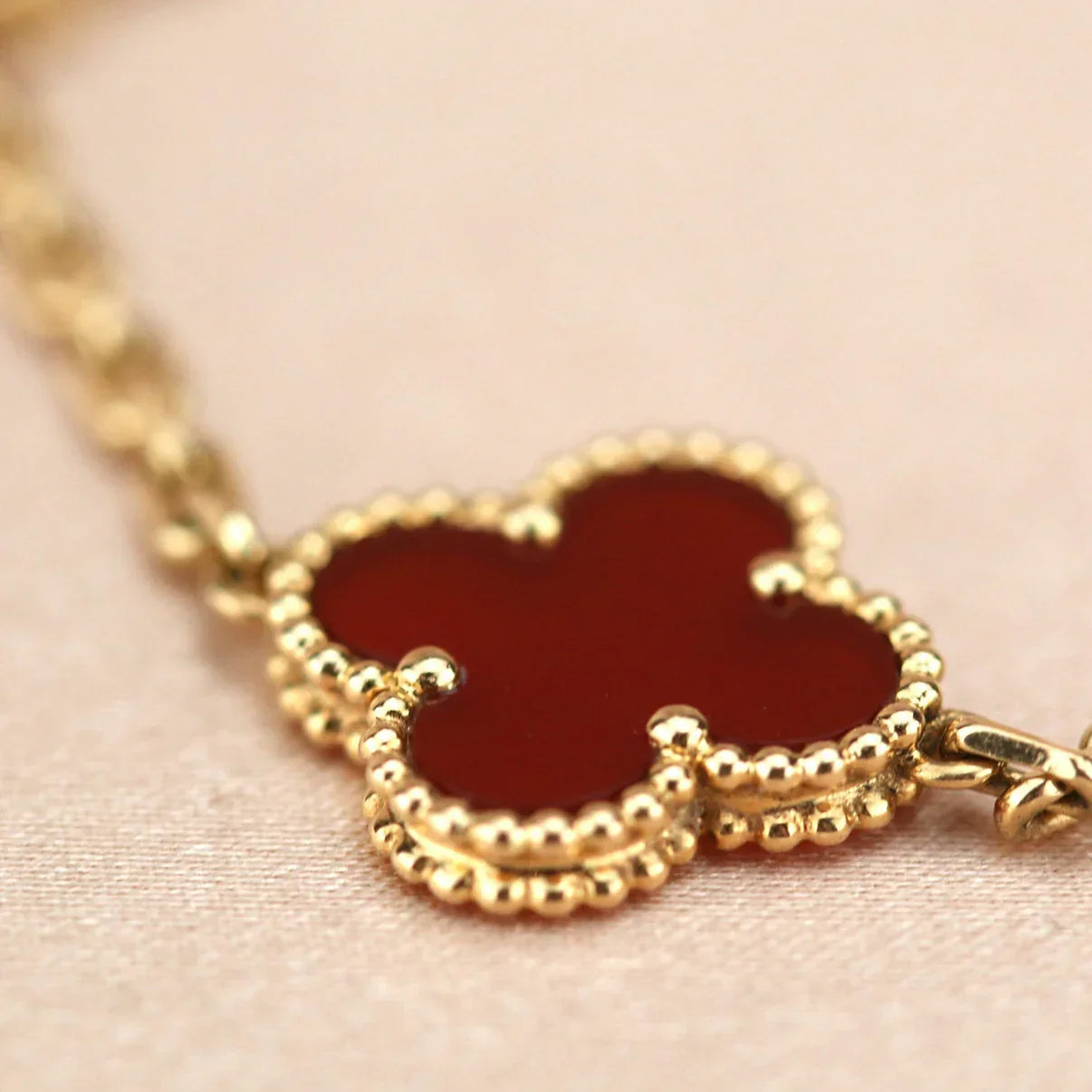 [Peak]LUCKY CLOVER 5-MOTIF BRACELET - RED CARNELIAN COLLECTION