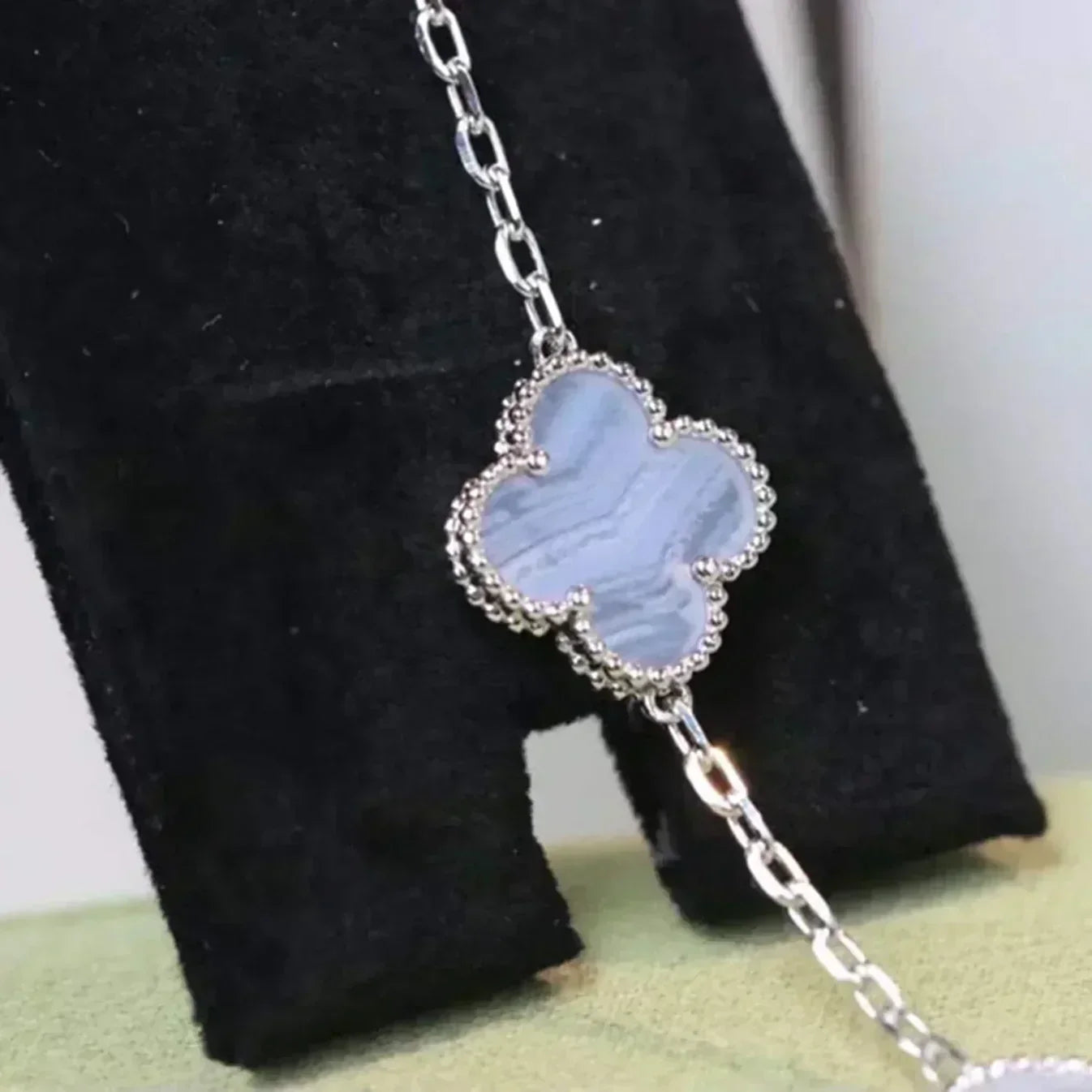 [Peak]LUCKY CLOVER 5-MOTIF BRACELET - PURPLE CHALCEDONY COLLECTION