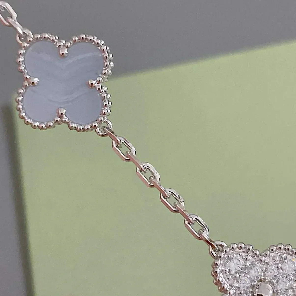 [Peak]LUCKY CLOVER 5-MOTIF BRACELET - PURPLE CHALCEDONY COLLECTION