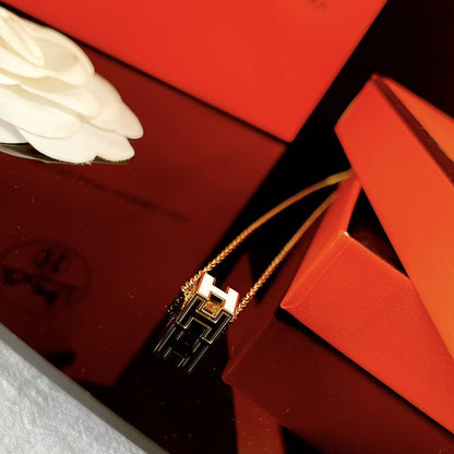 [Peak]H WHITE SQUARE GOLD NECKLACE