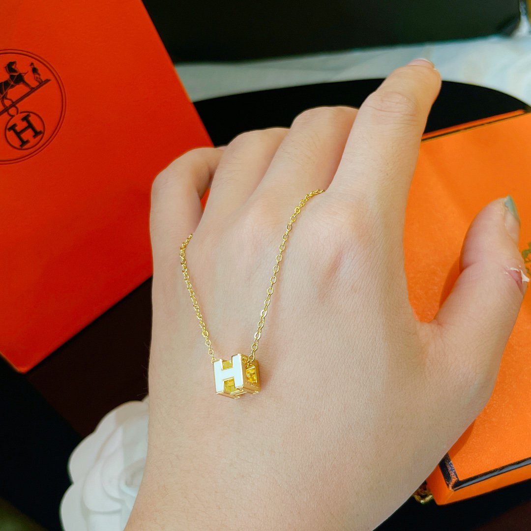 [Peak]H WHITE SQUARE GOLD NECKLACE