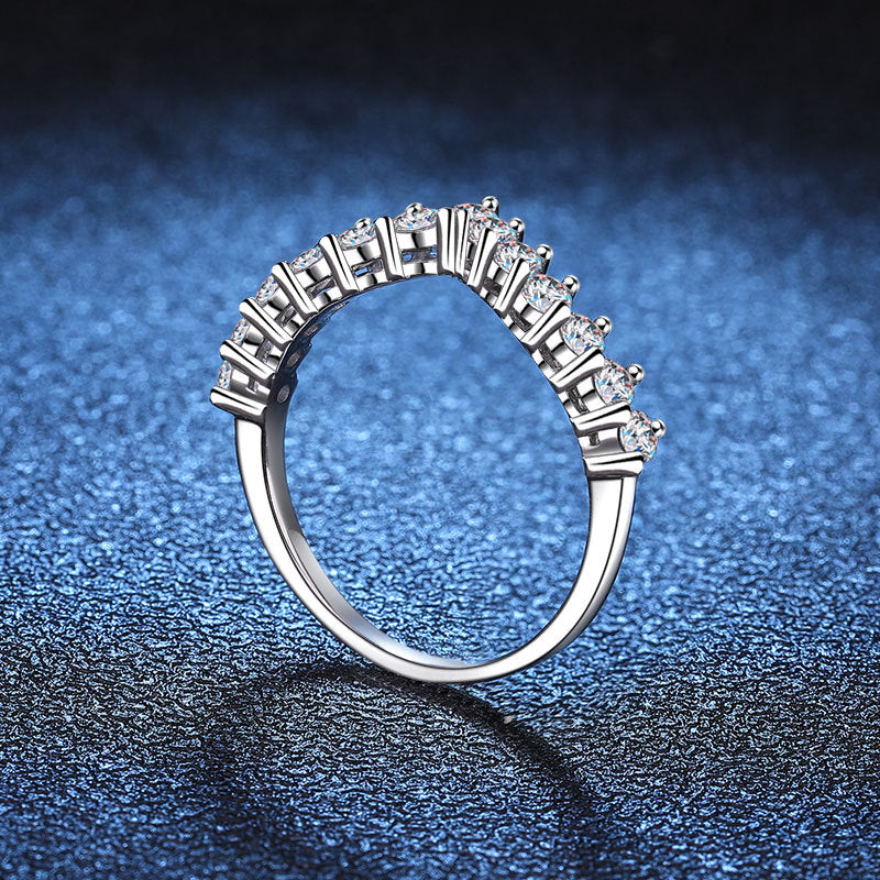 [Peak]ELEGANT V-SHAPED CHEVRON MOISSANITE RING