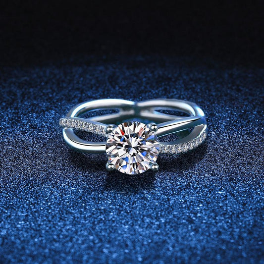 [Peak]ELEGANT 4-PRONG CROSSOVER MOISSANITE ENGAGEMENT RING