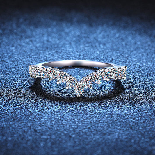 [Peak]ELEGANT V-SHAPED CHEVRON MOISSANITE RING
