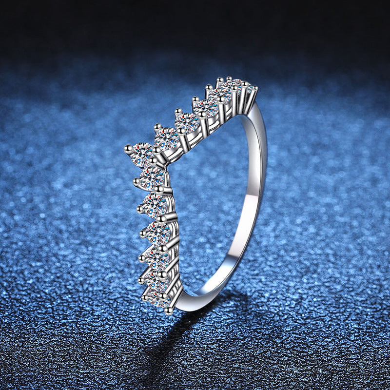 [Peak]ELEGANT V-SHAPED CHEVRON MOISSANITE RING