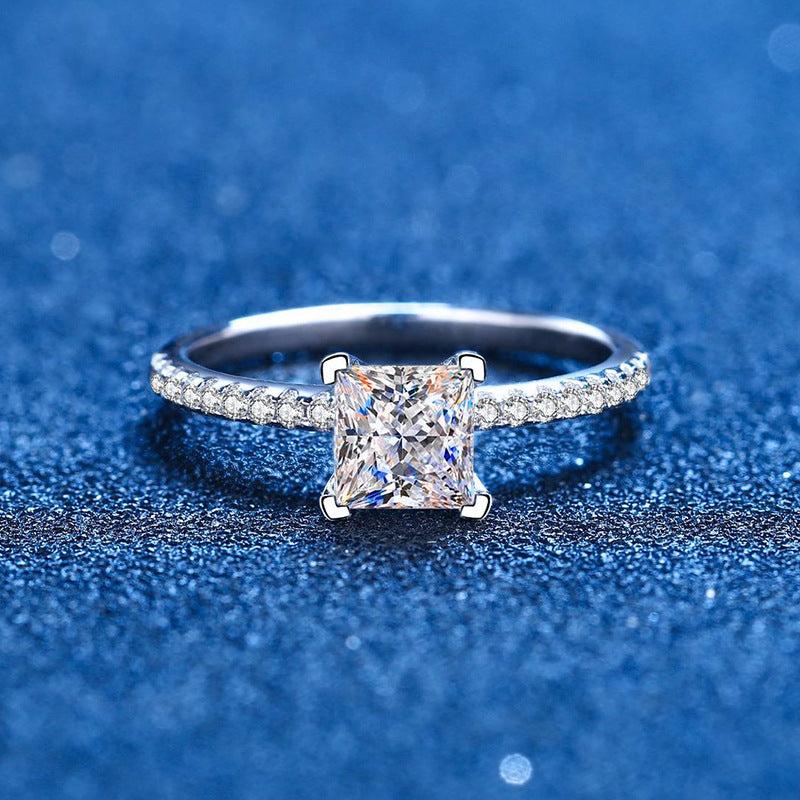 [Peak]ELEGANT PRINCESS CUT MOISSANITE ENGAGEMENT RING