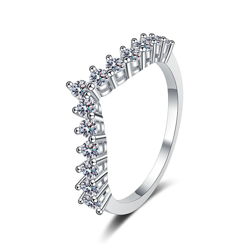 [Peak]ELEGANT V-SHAPED CHEVRON MOISSANITE RING