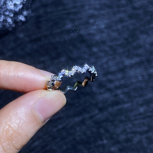 [Peak]CHIC WAVY MOISSANITE ETERNITY RING