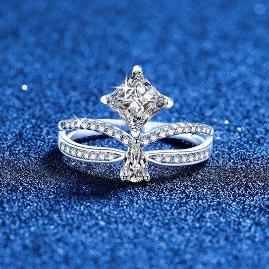 [Peak]ELEGANT DOUBLE-TWISTED MOISSANITE RING