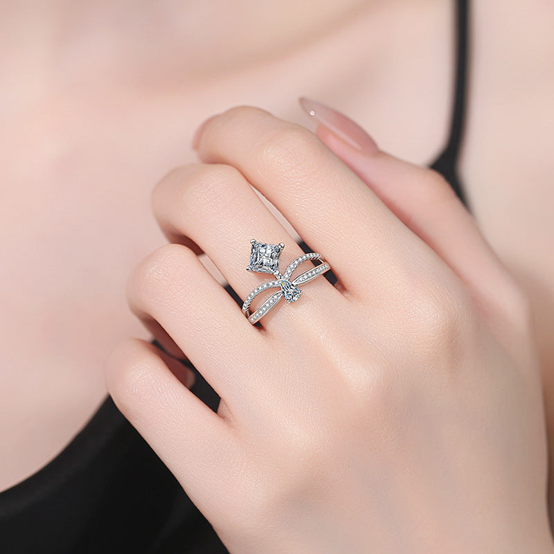[Peak]ELEGANT DOUBLE-TWISTED MOISSANITE RING