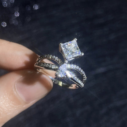 [Peak]ELEGANT DOUBLE-TWISTED MOISSANITE RING