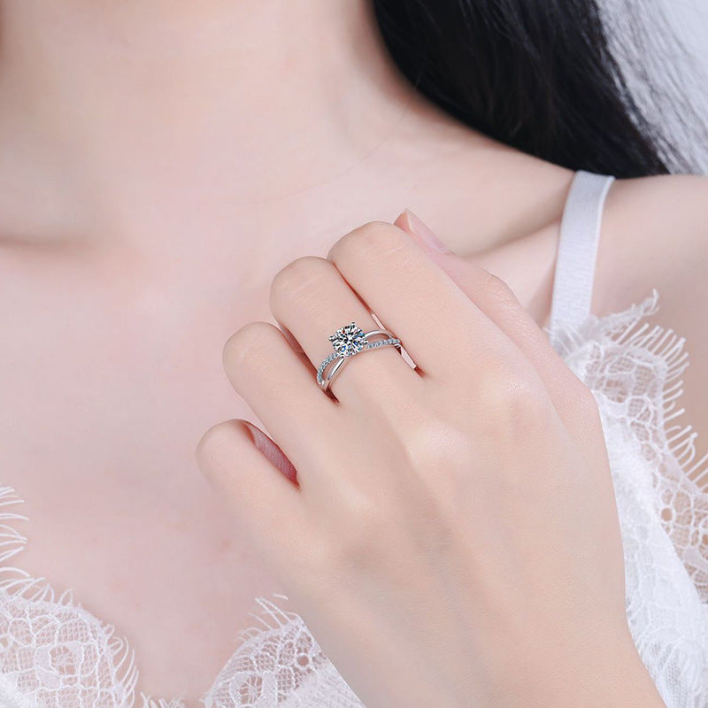 [Peak]ELEGANT 4-PRONG CROSSOVER MOISSANITE ENGAGEMENT RING