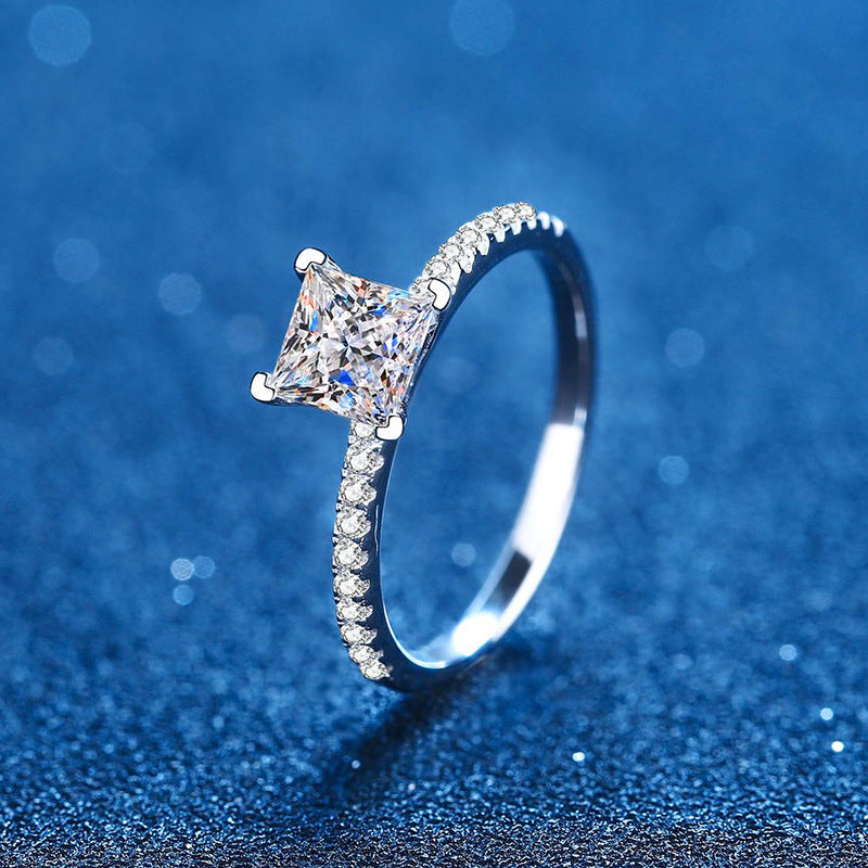 [Peak]ELEGANT PRINCESS CUT MOISSANITE ENGAGEMENT RING