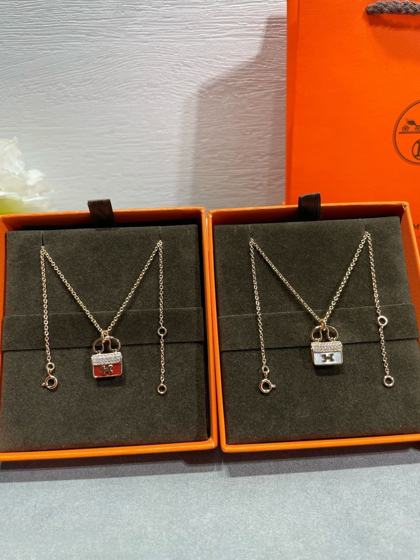[Peak]H CIRCE MOISSANITE PENDANT NECKLACE GOLD
