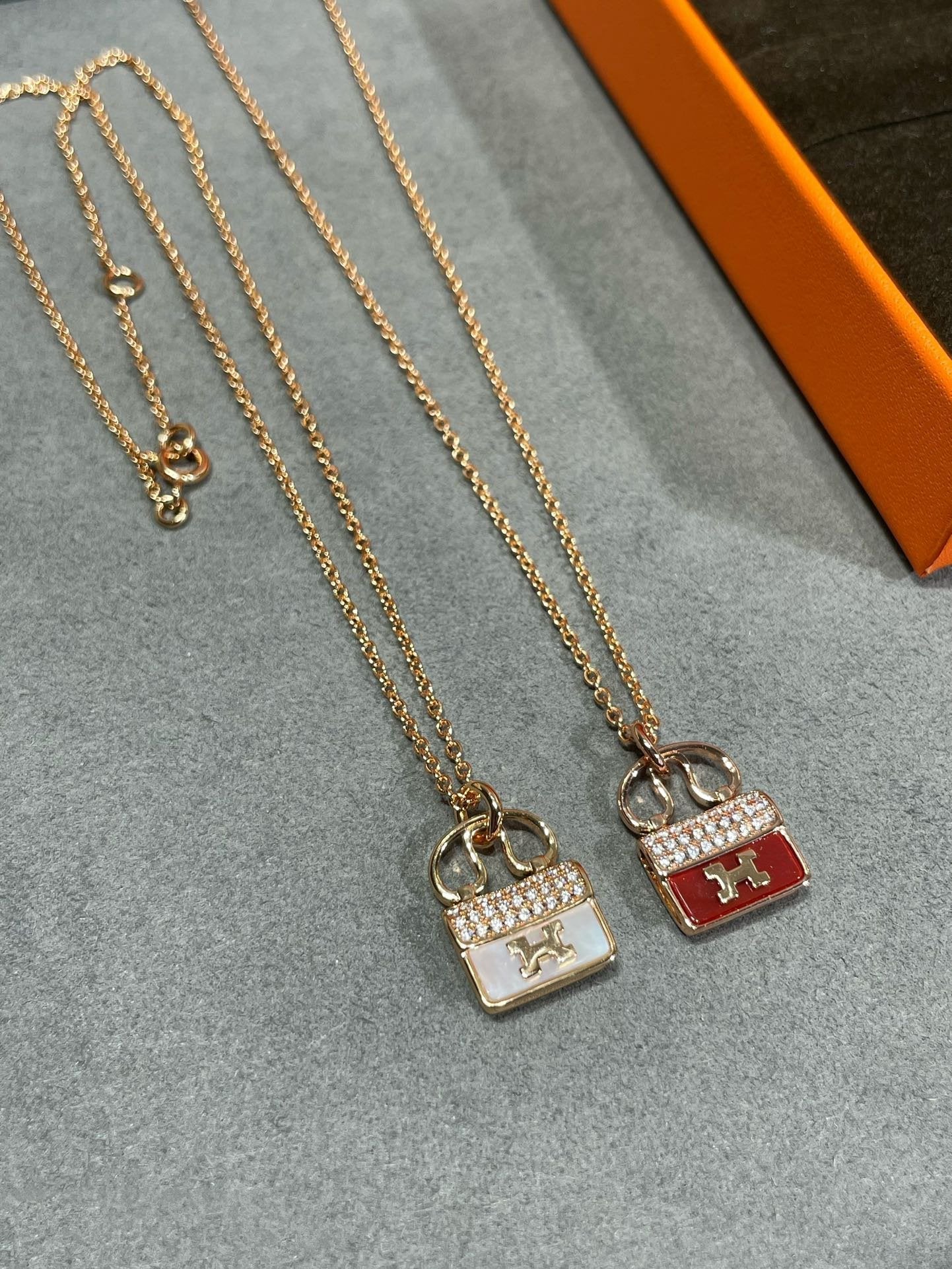 [Peak]H CIRCE MOISSANITE PENDANT NECKLACE GOLD