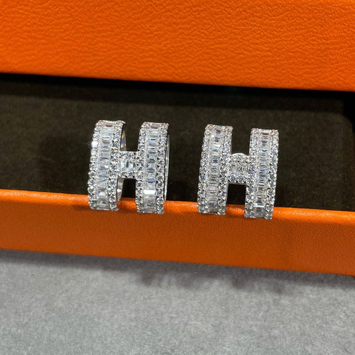 [Peak]H STUD EARRINGS WITH SILVER DIAMONDS