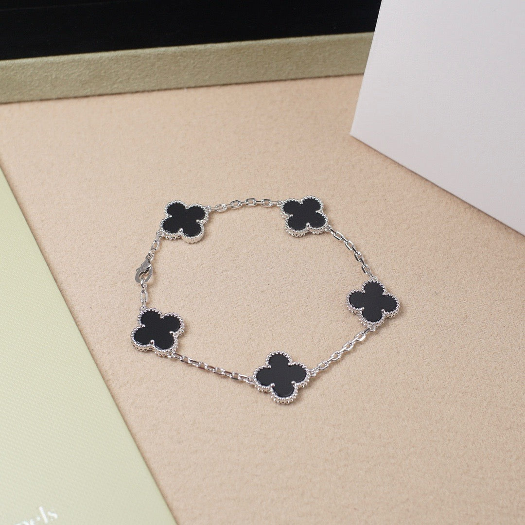[Peak]LUCKY CLOVER 5-MOTIF BRACELET - BLACK OXNY COLLECTION