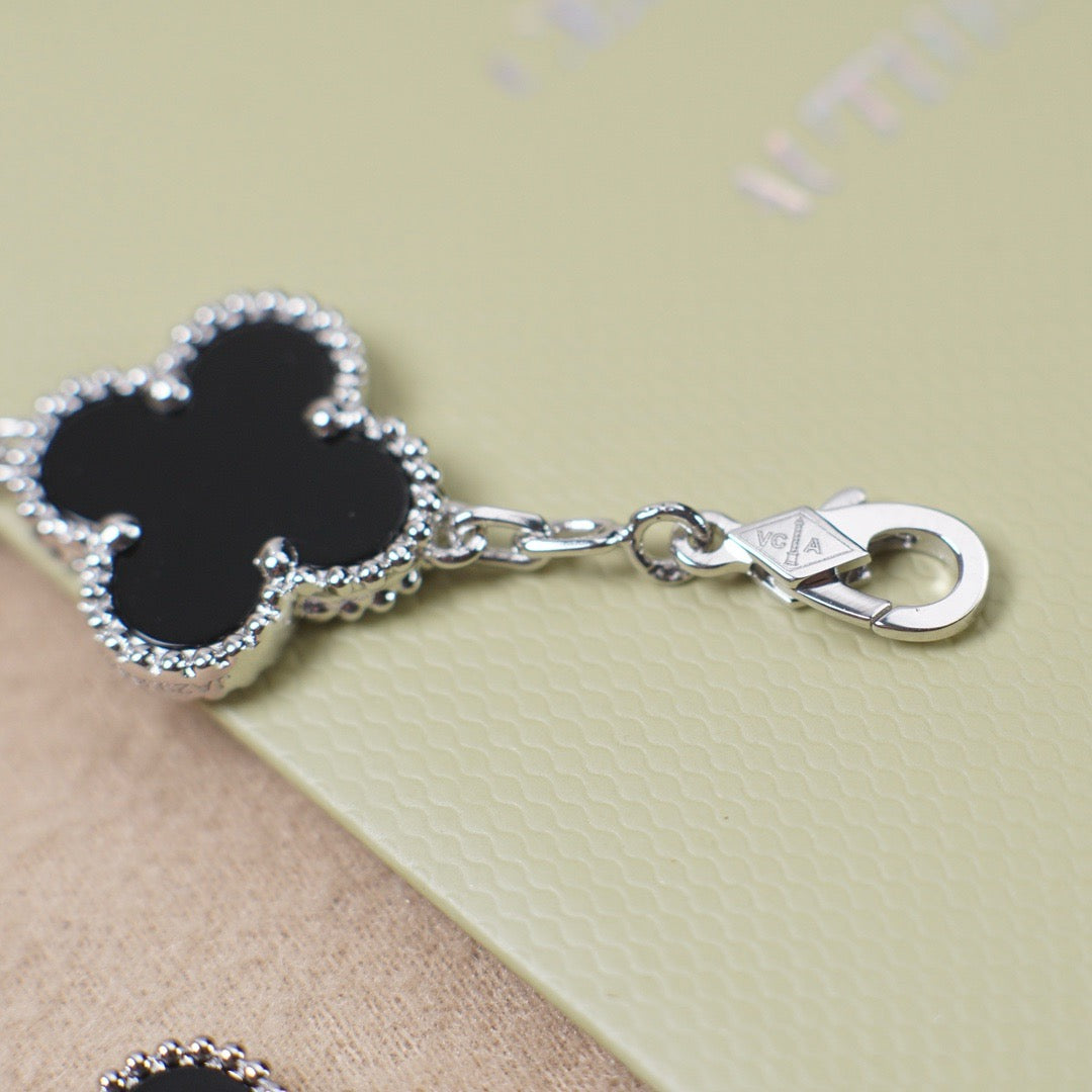 [Peak]LUCKY CLOVER 5-MOTIF BRACELET - BLACK OXNY COLLECTION
