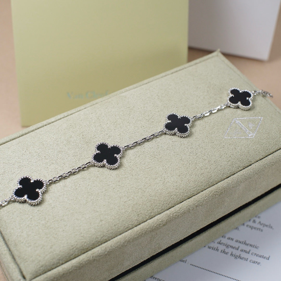 [Peak]LUCKY CLOVER 5-MOTIF BRACELET - BLACK OXNY COLLECTION