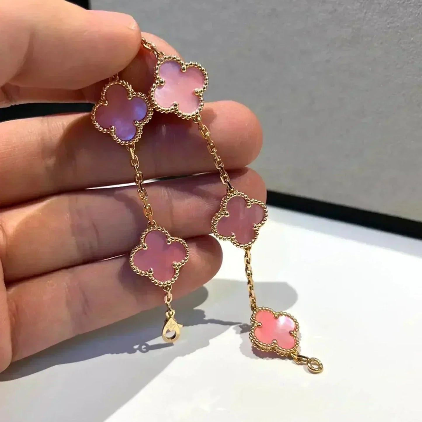 [Peak]LUCKY CLOVER 5-MOTIF BRACELET - PINK MOTHER-OF-PEARL COLLECTION