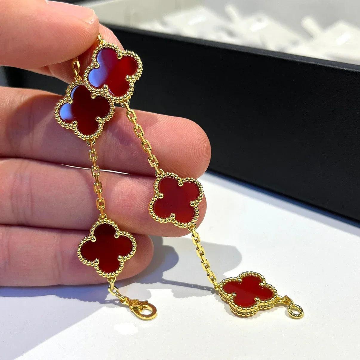 [Peak]LUCKY CLOVER 5-MOTIF BRACELET - RED CARNELIAN COLLECTION