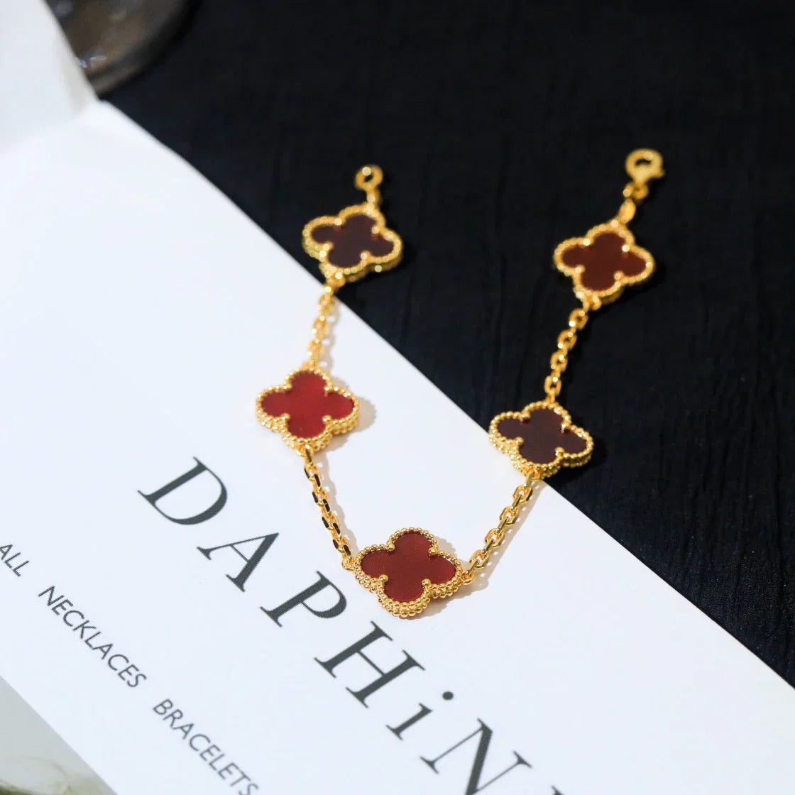 [Peak]LUCKY CLOVER 5-MOTIF BRACELET - RED CARNELIAN COLLECTION