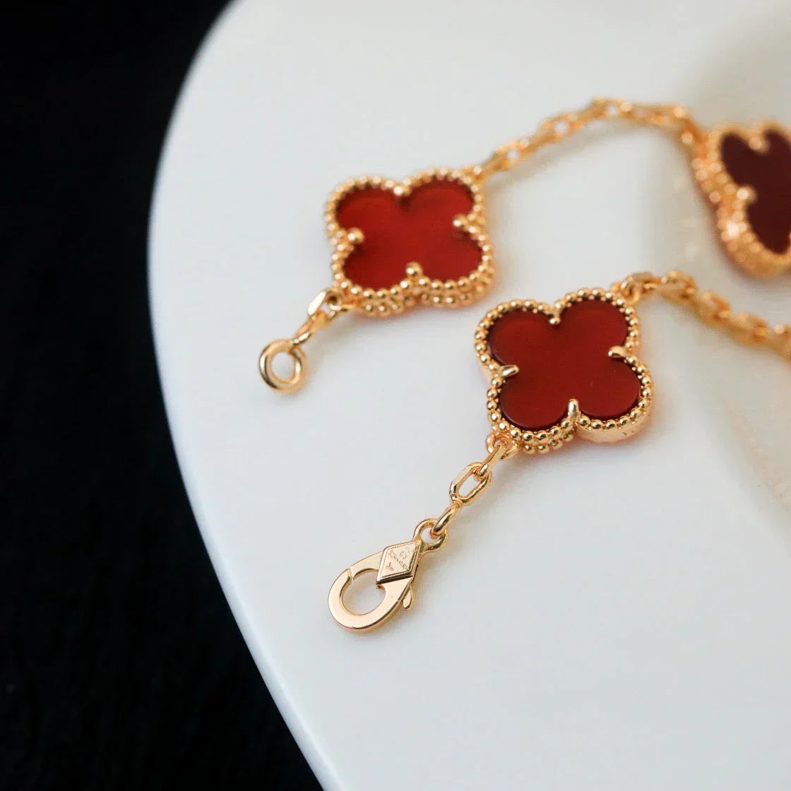 [Peak]LUCKY CLOVER 5-MOTIF BRACELET - RED CARNELIAN COLLECTION