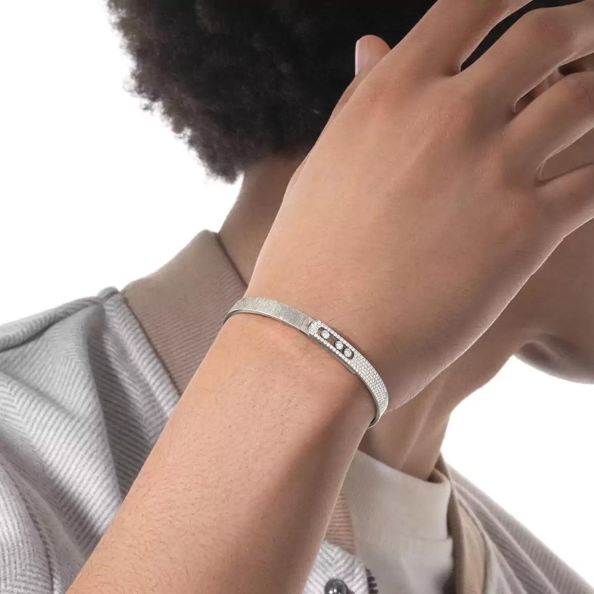 [Peak]MOVE NOA CISELÉ HALF-PAVÉ DIAMOND BANGLE BRACELET